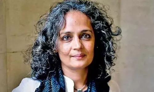 അരുന്ധതി റോയ്