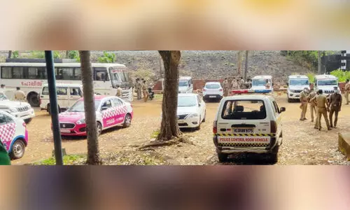 വൻ പൊലീസ്​ സാന്നിധ്യത്തിൽ കെ റെയിൽ സർവേക്കല്ലുകൾ നാട്ടി