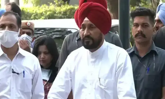 മത്സരിച്ച രണ്ട് സീറ്റിലും തോറ്റമ്പി പഞ്ചാബ് മുഖ്യമന്ത്രി ചന്നി