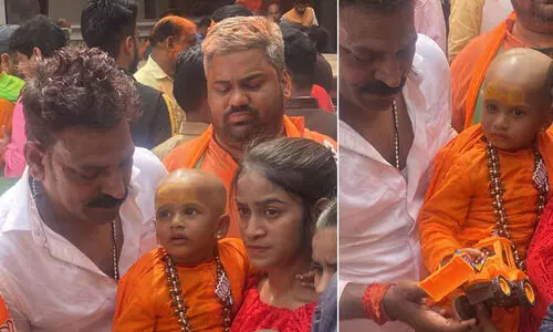 യോഗിയെ പോലെ കാവിയുടുപ്പിച്ച് ഒന്നര വയസുകാരി, കളിപ്പാട്ടമായി ബുൾഡോസർ; യു.പിയിൽ വിജയാഘോഷം ഇങ്ങിനെയൊക്കെയാണ്