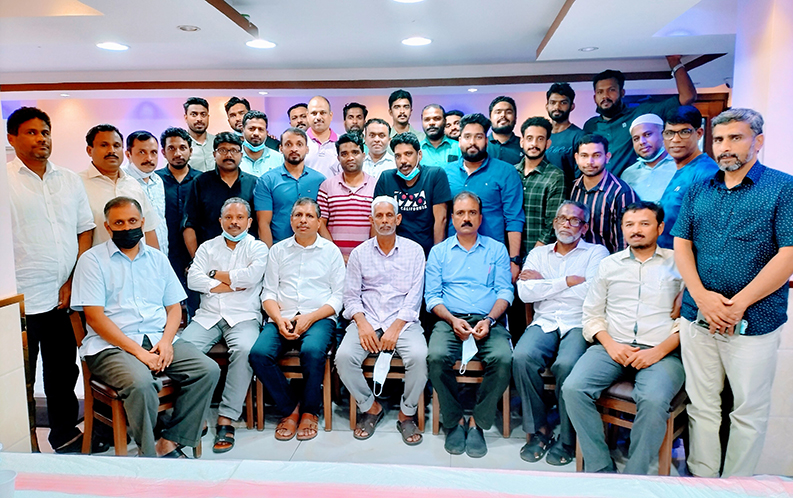 നാലു പതിറ്റാണ്ടിന്റെ പ്രവാസത്തിന് വിട ഇ.പി. ഇബ്രാഹിം ഹാജിക്ക് യാത്രയയപ്പ് നാലു പതിറ്റാണ്ടിന്റെ പ്രവാസത്തിന് വിട ഇ.പി. ഇബ്രാഹിം ഹാജിക്ക് യാത്രയയപ്പ്