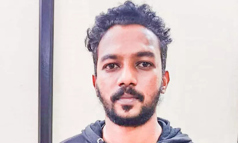 ഓൺലൈൻ ഭക്ഷണ വിതരണത്തിന്റെ മറവിൽ മയക്കുമരുന്ന് ഇടപാട്; യുവാവ് പിടിയിൽ ഓൺലൈൻ ഭക്ഷണ വിതരണത്തിന്റെ മറവിൽ മയക്കുമരുന്ന് ഇടപാട്; യുവാവ് പിടിയിൽ