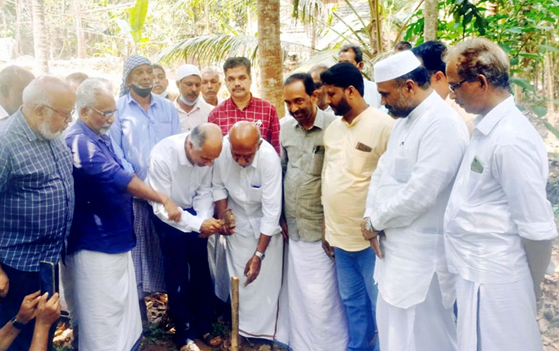 കെ.കെ.എം.എ നിർമിക്കുന്ന കിണറിന് കുറ്റിയടിച്ചു കെ.കെ.എം.എ നിർമിക്കുന്ന കിണറിന് കുറ്റിയടിച്ചു