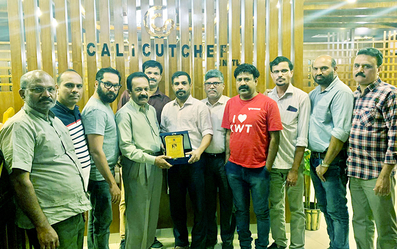 അബ്ദുൽ കാദർ ആവിക്കരക്ക് യാത്രയയപ്പ് അബ്ദുൽ കാദർ ആവിക്കരക്ക് യാത്രയയപ്പ്