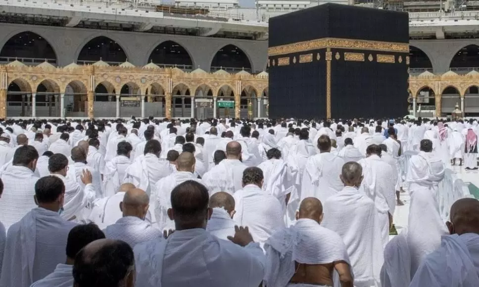 ഇരു ഹറമുകളും നിറഞ്ഞ് ജുമുഅ നമസ്കാരം ഇരു ഹറമുകളും നിറഞ്ഞ് ജുമുഅ നമസ്കാരം