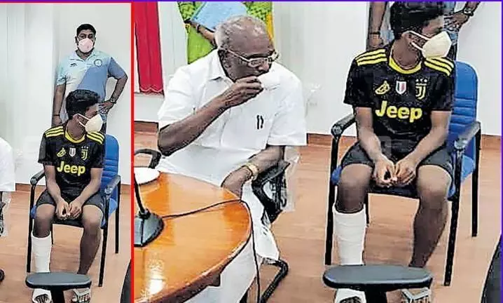 പരിക്കേറ്റ പേരക്കുട്ടിയെ കാണാൻ പള്ളിക്കൂടത്തിലെത്തി മണിയാശാൻ; അധ്യാപകർക്ക് കൗതുകം