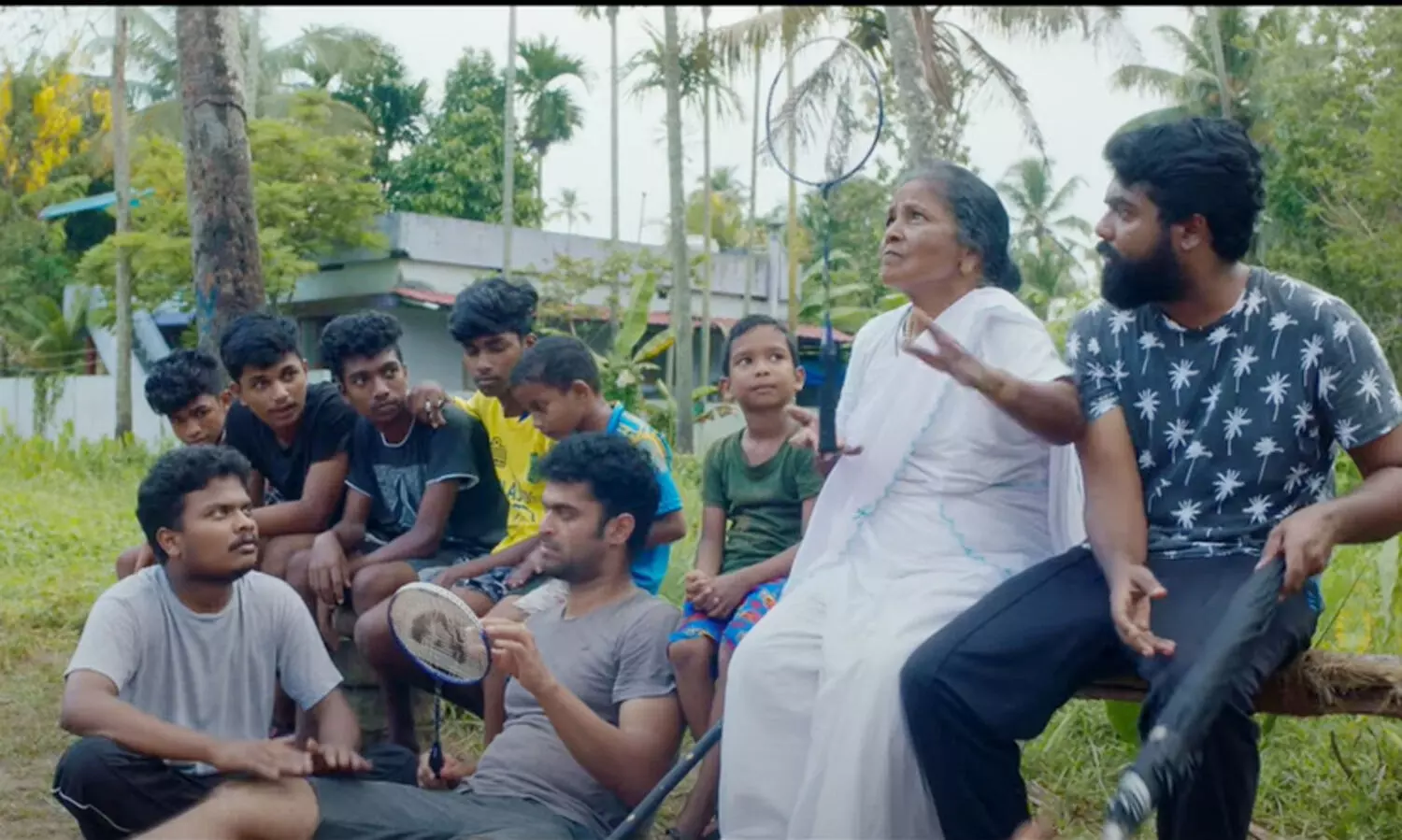 പത്രോസിന്റെ കുടുംബ വിശേഷങ്ങളുമായി പത്രോസിന്റെ പടപ്പുകളിലെ രണ്ടാമത്തെ ഗാനം പുറത്ത്