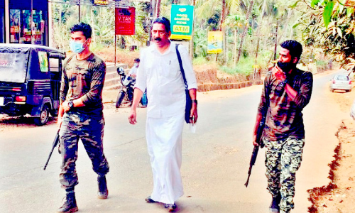 മാവോ ഭീഷണി: പഞ്ചായത്ത് പ്രസിഡന്റിന് തണ്ടർബോൾട്ടിന്റെ അകമ്പടി മാവോ ഭീഷണി: പഞ്ചായത്ത് പ്രസിഡന്റിന് തണ്ടർബോൾട്ടിന്റെ അകമ്പടി