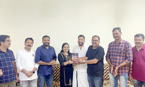 ജോ​സ​ഫി​നും ബെ​ല്ല​ക്കും ന​വോ​ദ​യ യാം​ബു ഏ​രി​യ ക​മ്മി​റ്റി യാ​ത്ര​യ​യ​പ്പ്