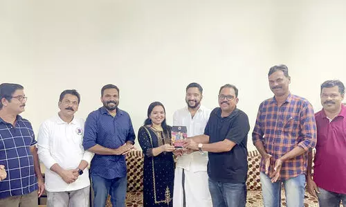 ജോ​സ​ഫി​നും ബെ​ല്ല​ക്കും ന​വോ​ദ​യ യാം​ബു ഏ​രി​യ ക​മ്മി​റ്റി യാ​ത്ര​യ​യ​പ്പ്