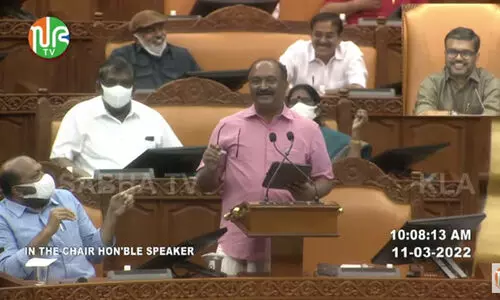 എന്‍റെ ഷർട്ടും കൈത്തറിയാണ്, വ്യവസായ മന്ത്രി പറയണമെന്ന് പറഞ്ഞിരുന്നു; സഭയെ ചിരിപ്പിച്ച് ധനമന്ത്രിയുടെ വാക്കുകൾ