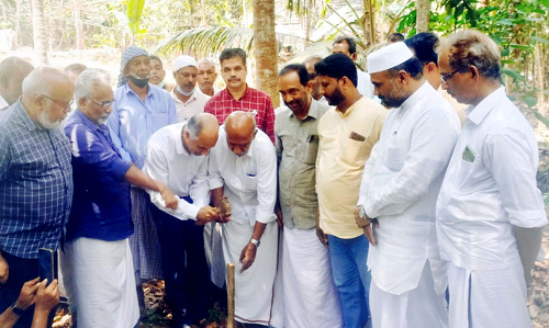 കെ.കെ.എം.എ നിർമിക്കുന്ന കിണറിന് കുറ്റിയടിച്ചു