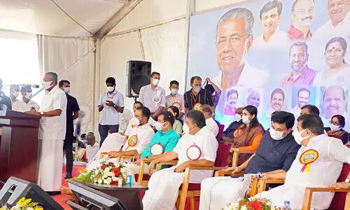 വികസനം ഭാവി തലമുറക്കായി; ഒന്നിച്ചു നില്‍ക്കണം -മുഖ്യമന്ത്രി