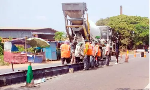 പുതിയതെരു-പാപ്പിനിശ്ശേരി പാതയിൽ കുരുക്കഴിക്കൽ പ്രവൃത്തിക്ക് തുടക്കം