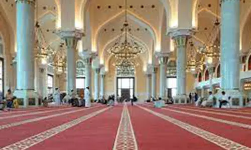 കോവിഡ് കടന്ന് സ്ത്രീകളും പള്ളിയിലേക്ക്