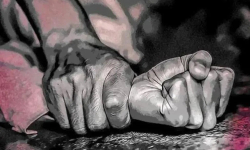 വിദ്യാർഥിയെ മരത്തിൽ കെട്ടിയിട്ട് കാമുകിയെ രണ്ടുപേർ ചേർന്ന് പീഡിപ്പിച്ചു