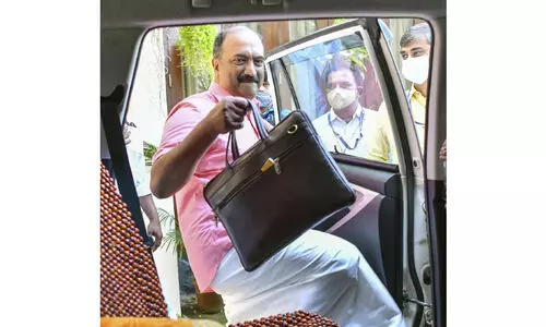 ഉപസംഹാരത്തിൽ ധനമന്ത്രിയുടെ ആഹ്വാനം; ഒറ്റക്കെട്ടായി മു​ന്നേറണം​