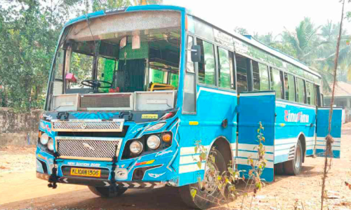 നിർത്തിയിട്ട ബസിന്റെ ചില്ല് തകർത്തു; മാവൂരിൽ സമാന രീതിയിൽ തകർക്കപ്പെടുന്ന 13ാമത്തെ ബസ്