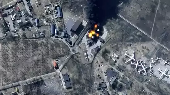 യുക്രെയ്ൻ സൈനിക കേന്ദ്രത്തിന് നേരെ റഷ്യൻ വ്യോമാക്രമണം; 35 പേർ കൊല്ലപ്പെട്ടു യുക്രെയ്ൻ സൈനിക കേന്ദ്രത്തിന് നേരെ റഷ്യൻ വ്യോമാക്രമണം; 35 പേർ കൊല്ലപ്പെട്ടു