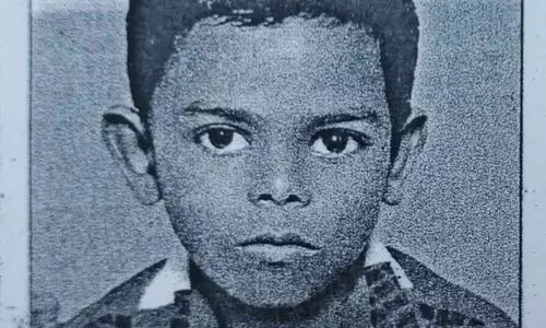 കളിക്കുന്നതിനിടയിൽ മരത്തിൽ കെട്ടിയിരുന്ന കയർ കഴുത്തിൽ കുരുങ്ങി വിദ്യാർഥി മരിച്ചു