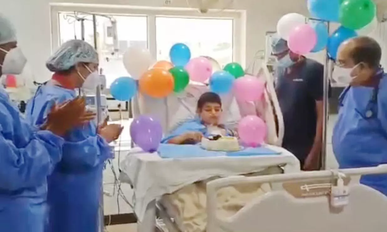 വിഷ്ണുവിന്റെ ഹൃദയവുമായി പുതുജീവിതത്തിലേക്ക് കടന്ന ദിവസംതന്നെ ദീക്ഷിതിന് ഐ.സി.യുവിൽ പിറന്നാളാഘോഷം