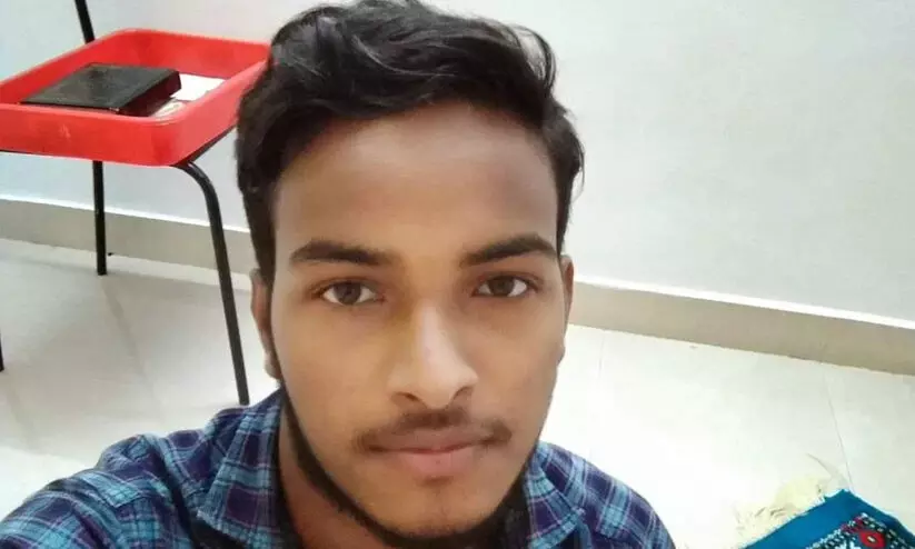 കാറും ബൈക്കും കൂട്ടിയിടിച്ച് യുവാവ് മരിച്ചു കാറും ബൈക്കും കൂട്ടിയിടിച്ച് യുവാവ് മരിച്ചു