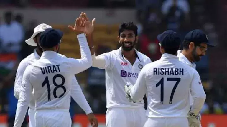 മൂന്നാം നാൾ ലങ്കാദഹനം; ലങ്കക്കെതിരായ ടെസ്റ്റ് പരമ്പര സ്വന്തമാക്കി ഇന്ത്യ മൂന്നാം നാൾ ലങ്കാദഹനം; ലങ്കക്കെതിരായ ടെസ്റ്റ് പരമ്പര സ്വന്തമാക്കി ഇന്ത്യ