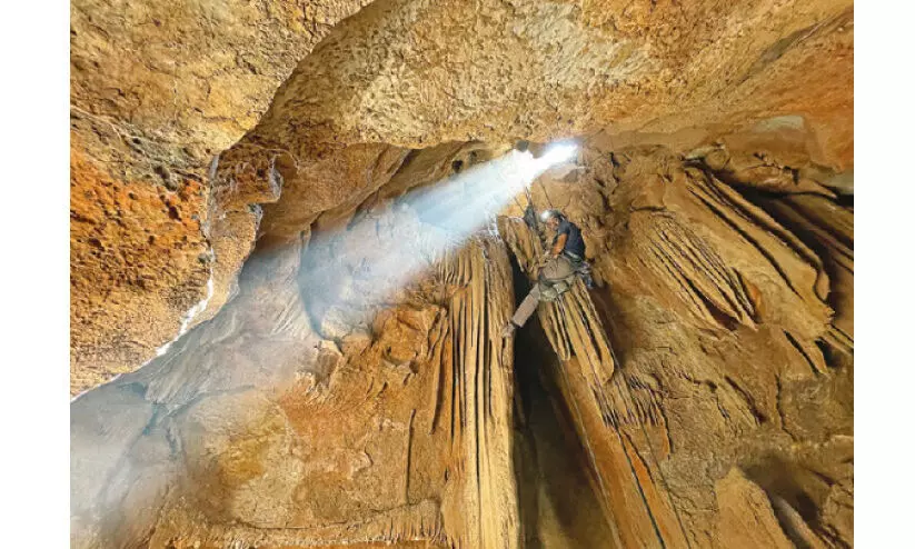 ദാഖിലിയയിൽ പുതിയ ഗുഹ കണ്ടെത്തി