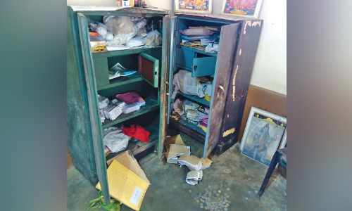 പെരുമണ്ണയിൽ ക്ഷേത്രങ്ങളിലും വീട്ടിലും മോഷണം; സ്വർണാഭരണവും പണവും കവർന്നു