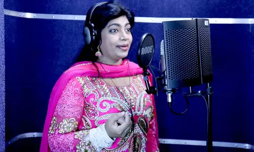 മലയാള സിനിമയിലേക്ക് ബഹ്റൈനിൽനിന്ന് ഒരു പിന്നണി ഗായിക മലയാള സിനിമയിലേക്ക് ബഹ്റൈനിൽനിന്ന് ഒരു പിന്നണി ഗായിക