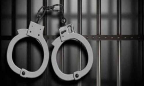 മയക്കുമരുന്നുമായി രണ്ടുപേരെ റോയൽ ഒമാൻ പൊലീസ് പിടികൂടി മയക്കുമരുന്നുമായി രണ്ടുപേരെ റോയൽ ഒമാൻ പൊലീസ് പിടികൂടി