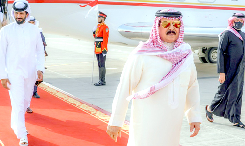 ഹമദ് രാജാവ് അബൂദബി കിരീടാവകാശിയുമായി കൂടിക്കാഴ്ച നടത്തി