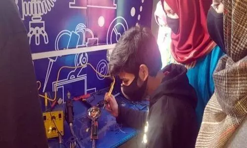 ഉപ്പ് നോക്കാൻ ഇനി രുചിച്ച് നോക്കേണ്ട, ഭക്ഷണത്തിലെ ഉപ്പ് അളക്കാനുള്ള ഉപകരണവുമായി കശ്മീരി വിദ്യാർഥികൾ