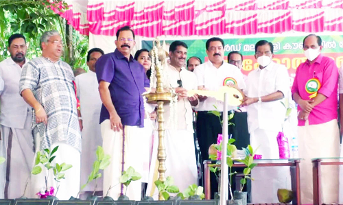 വേള്‍ഡ് മലയാളി കൗണ്‍സില്‍ ഗ്ലോബല്‍ ഗ്രീന്‍ വില്ല: എട്ടു വീടുകളുടെ താക്കോല്‍ കൈമാറി