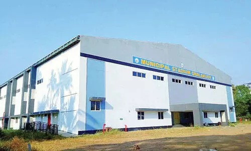 ചാലക്കുടി ഇൻഡോർ സ്റ്റേഡിയം അടഞ്ഞുതന്നെ; പ്രതീകാത്മക സമരത്തിന് പ്രതിപക്ഷം