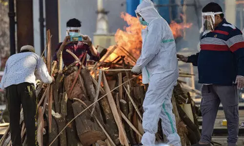 കേരളമടക്കമുള്ള സംസ്ഥാനങ്ങളിലെ കോവിഡ് നഷ്ടപരിഹാര അപേക്ഷകളിൽ അന്വേഷണം നടത്താൻ സുപ്രീംകോടതി അനുമതി കേരളമടക്കമുള്ള സംസ്ഥാനങ്ങളിലെ കോവിഡ് നഷ്ടപരിഹാര അപേക്ഷകളിൽ അന്വേഷണം നടത്താൻ സുപ്രീംകോടതി അനുമതി