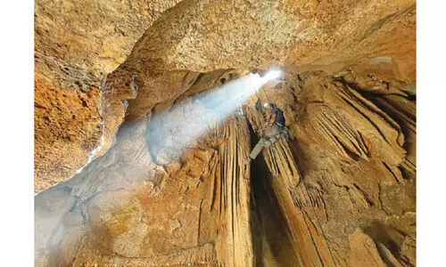 ദാഖിലിയയിൽ പുതിയ ഗുഹ കണ്ടെത്തി