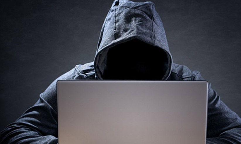 ഓണ്ലൈന് തട്ടിപ്പ്: നഷ്ടപ്പെട്ട 21 ദശലക്ഷം ദിര്ഹം തിരികെ നല്കി പൊലീസ് ഓണ്ലൈന് തട്ടിപ്പ്: നഷ്ടപ്പെട്ട 21 ദശലക്ഷം ദിര്ഹം തിരികെ നല്കി പൊലീസ്