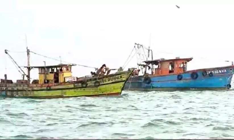 കടലിൽ കുടുങ്ങിയ മത്സ്യത്തൊഴിലാളികളെ രക്ഷപ്പെടുത്തി