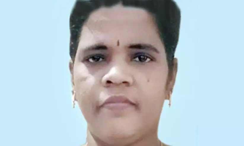 വീട്ടമ്മ തീ കൊളുത്തി മരിച്ചനിലയിൽ വീട്ടമ്മ തീ കൊളുത്തി മരിച്ചനിലയിൽ