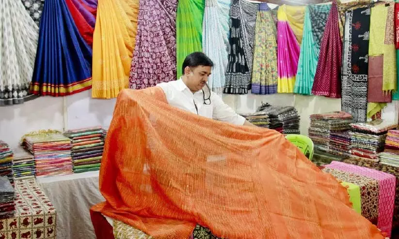 കരവിരുതിന്റെ കാഴ്ചകളുമായി രാജസ്ഥാനി മേള കരവിരുതിന്റെ കാഴ്ചകളുമായി രാജസ്ഥാനി മേള