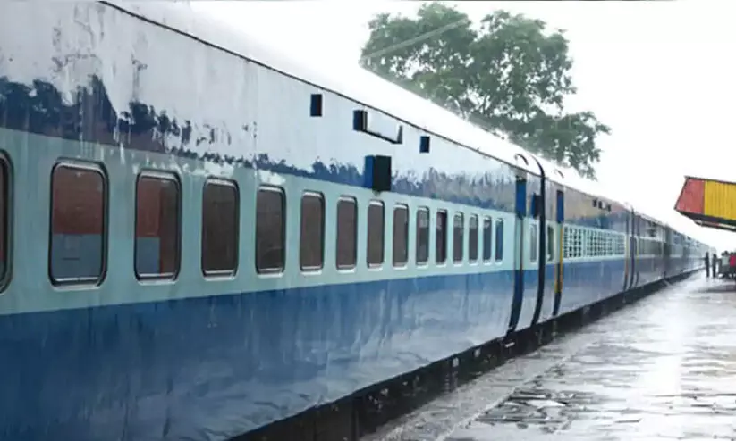 യാത്ര ദുരിതത്തിന് പരിഹാരമില്ല:   വലഞ്ഞ് ട്രെയിൻ യാത്രക്കാർ