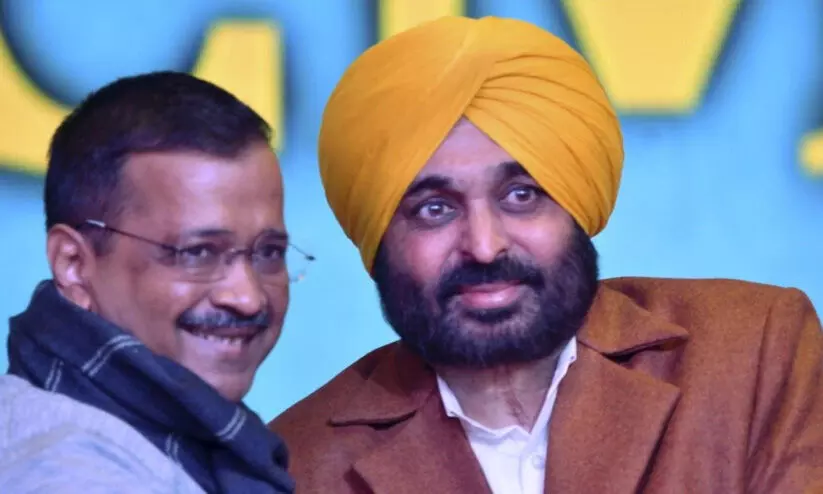 ആം ആദ്മി പാർട്ടി തലവൻ അരവിന്ദ് കേജ്രിവാളിനൊപ്പം ഭഗവന്ത് മാൻ