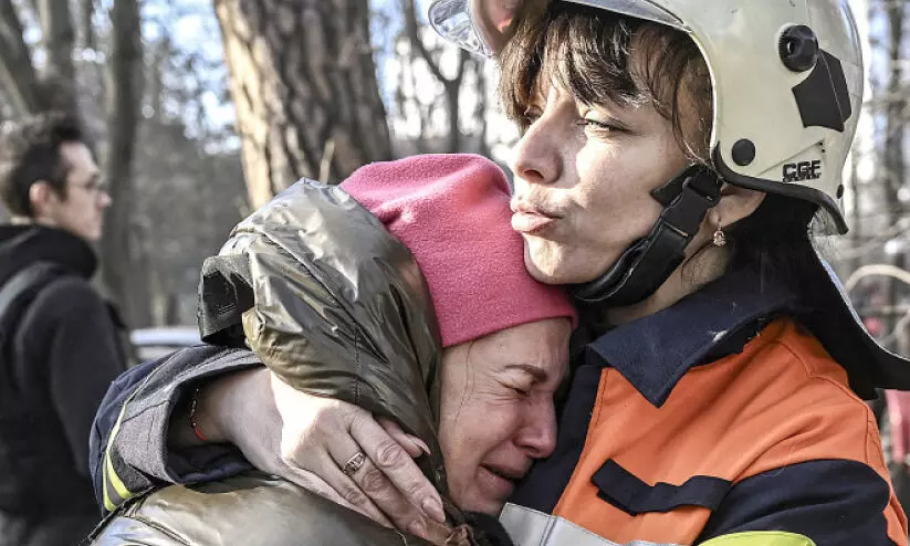 പിന്തുണയുമായി മൂന്നു പ്രധാനമന്ത്രിമാർ കിയവിൽ; റഷ്യൻ വ്യോമാക്രമണത്തിൽ 19 മരണം