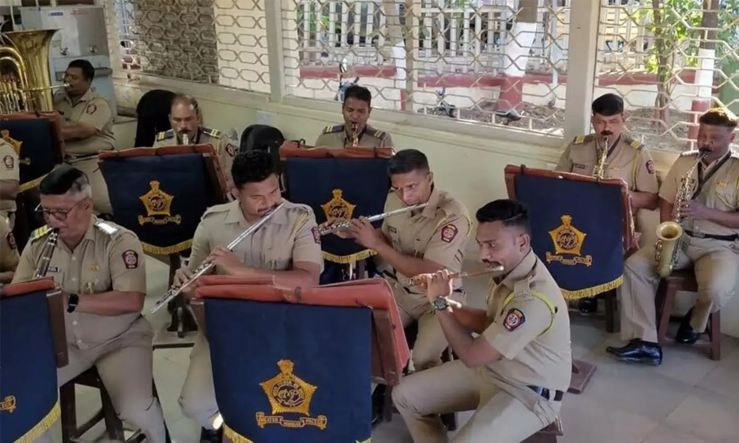 മുംബൈ പൊലീസ് ബാൻഡ് പുഷ്പ വൈറൽ ഗാനം ശ്രീവല്ലി അവതരിപ്പിക്കുന്നതിന്‍റെ ദൃശ്യങ്ങൾ വൈറലാകുന്നു