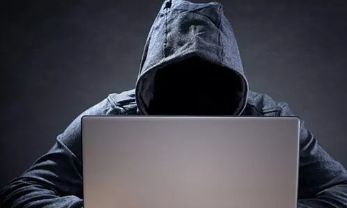 ഓണ്ലൈന് തട്ടിപ്പ്: നഷ്ടപ്പെട്ട 21 ദശലക്ഷം ദിര്ഹം തിരികെ നല്കി പൊലീസ് ഓണ്ലൈന് തട്ടിപ്പ്: നഷ്ടപ്പെട്ട 21 ദശലക്ഷം ദിര്ഹം തിരികെ നല്കി പൊലീസ്