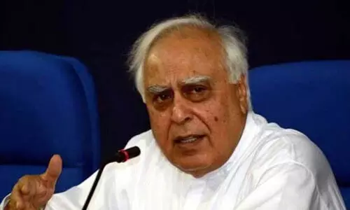 ചീഫ് ജസ്റ്റിസിനോട് മാപ്പുപറഞ്ഞതിന് കപിൽ സിബലിന് കാരണം കാണിക്കൽ നോട്ടീസ്