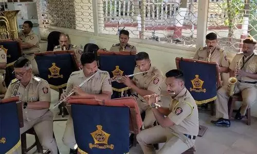 മുംബൈ പൊലീസ് ബാൻഡ് പുഷ്പ വൈറൽ ഗാനം ശ്രീവല്ലി അവതരിപ്പിക്കുന്നതിന്‍റെ ദൃശ്യങ്ങൾ വൈറലാകുന്നു