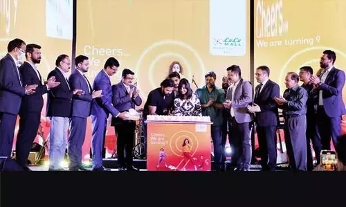 ഒമ്പതാം വാർഷികമാഘോഷിച്ച് കൊച്ചി ലുലു മാൾ; ആവേശം പകർന്ന് ശ്രീശാന്തും മഞ്ജു വാര്യരും