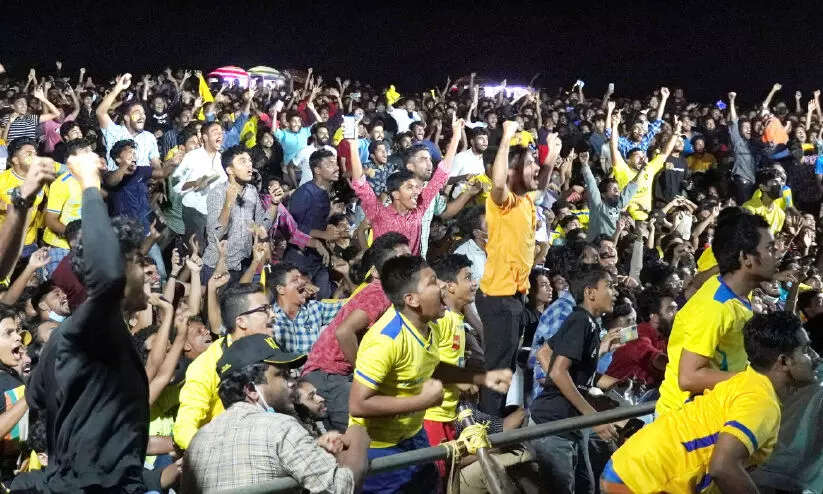 ഫൈനലിൽ എ.ടി.കെയെ കിട്ടണമെന്ന് ആരാധകർ; ആവേശ വിജയത്തിൽ മഞ്ഞക്കടലിരമ്പം